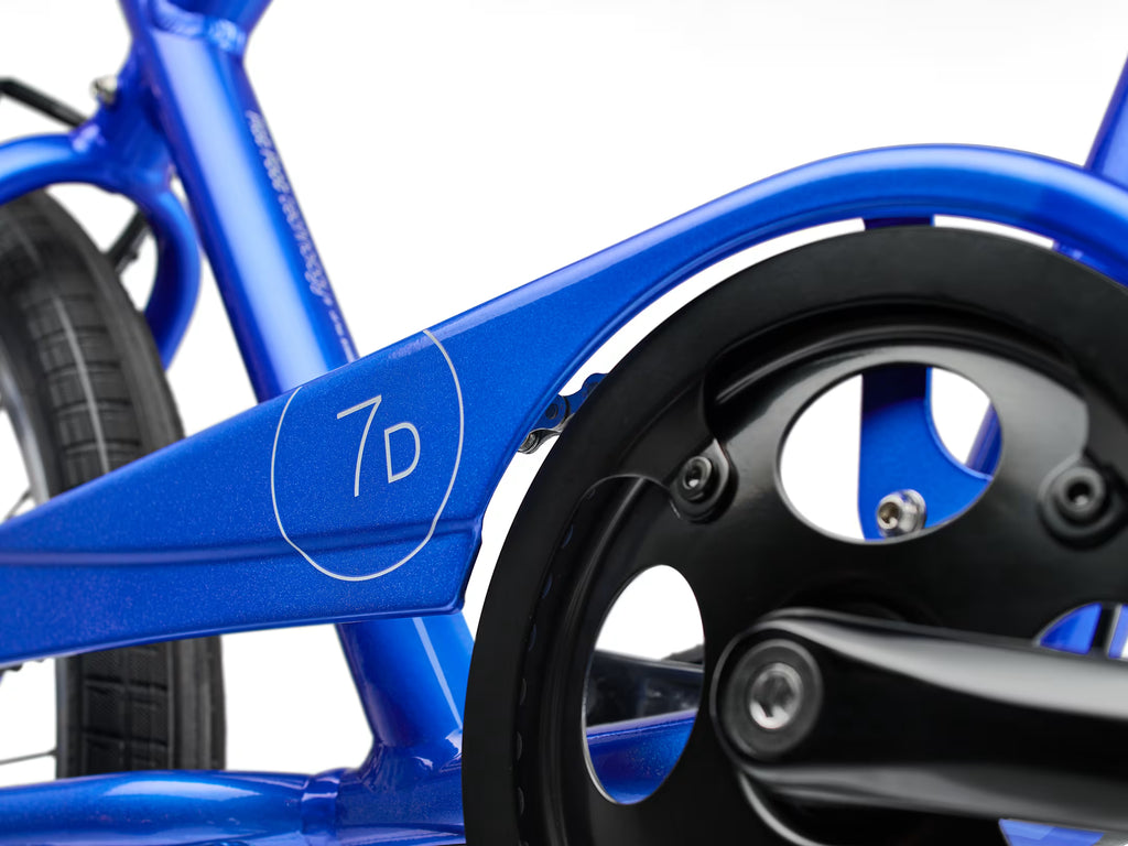 Townie 7D Step Over 26 Hyper Blue