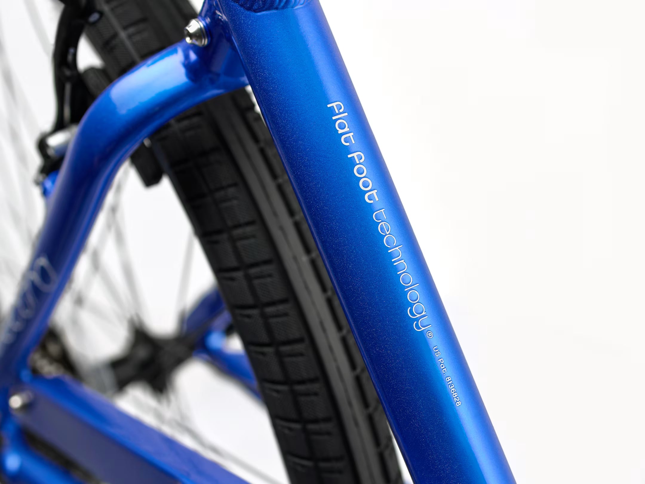 Townie 7D Step Over 26 Hyper Blue